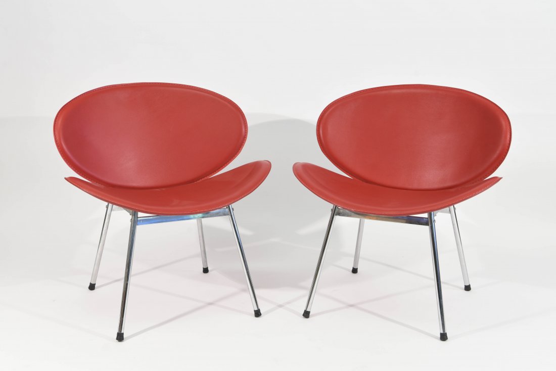 PAIR OF MID-CENTURY STYLE CLAM CHAIRS (1 of 8)
