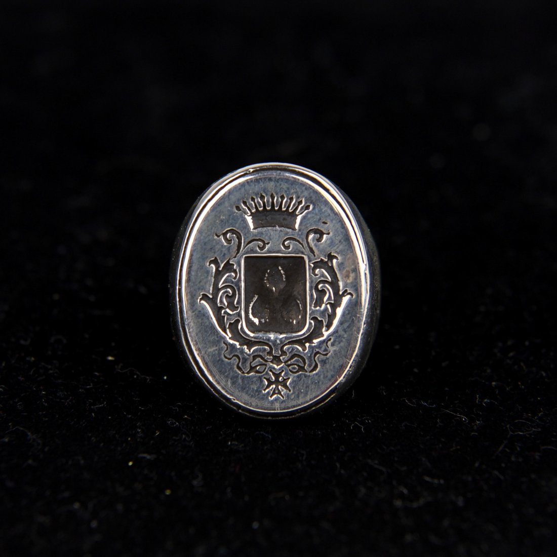 SILVER SIGNET CREST RING (1 of 4)
