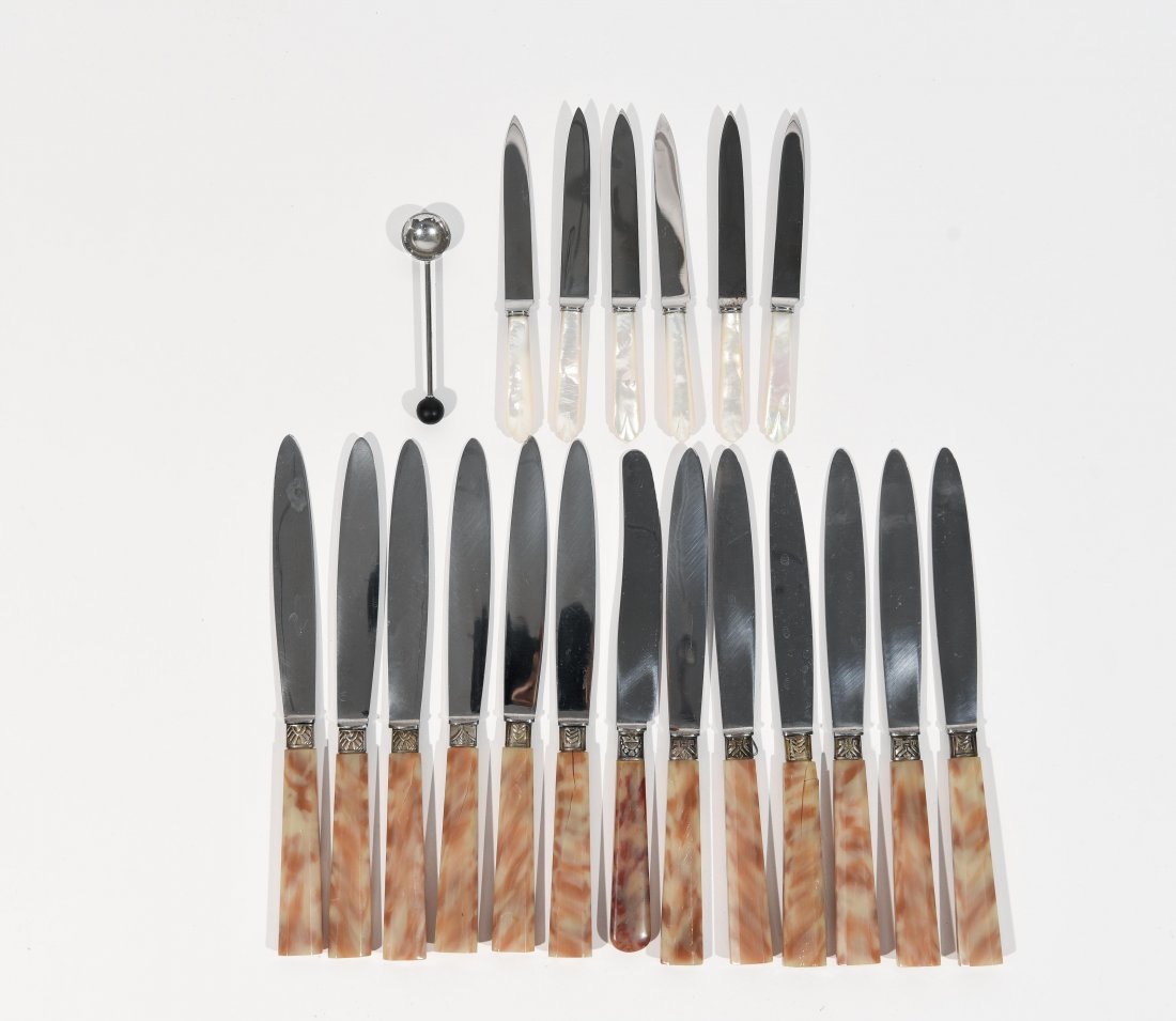 GROUPING OF FLATWARE KNIVES (1 of 10)