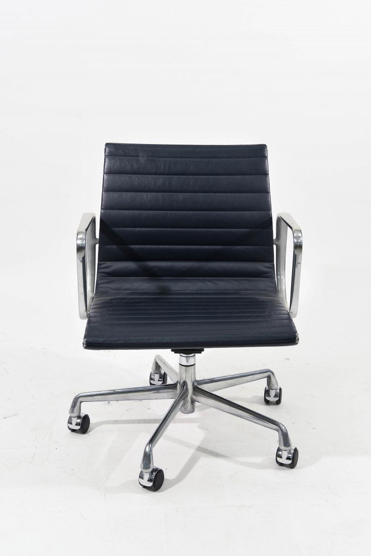 CHARLES & RAY EAMES ALUMINUM GROUP CHAIR (1 of 10)
