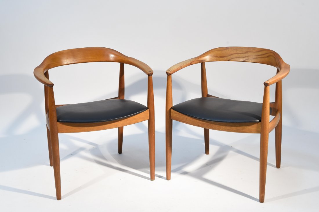 PAIR OF NIELS EILERSEN ROUND CHAIRS: Dimensions: H 28" x W 24" x D 18" Condition: Very light scuffs to legs.