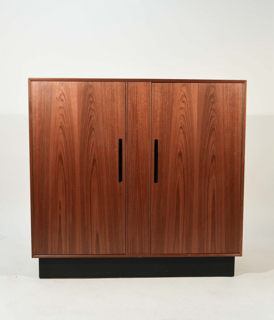 WESTNOFA GENTLEMAN'S CABINET: Dimensions: H 46.25" x W 48" x D 18"Condition: Few light scuffs and scratches to wood and leather trim along bottom
