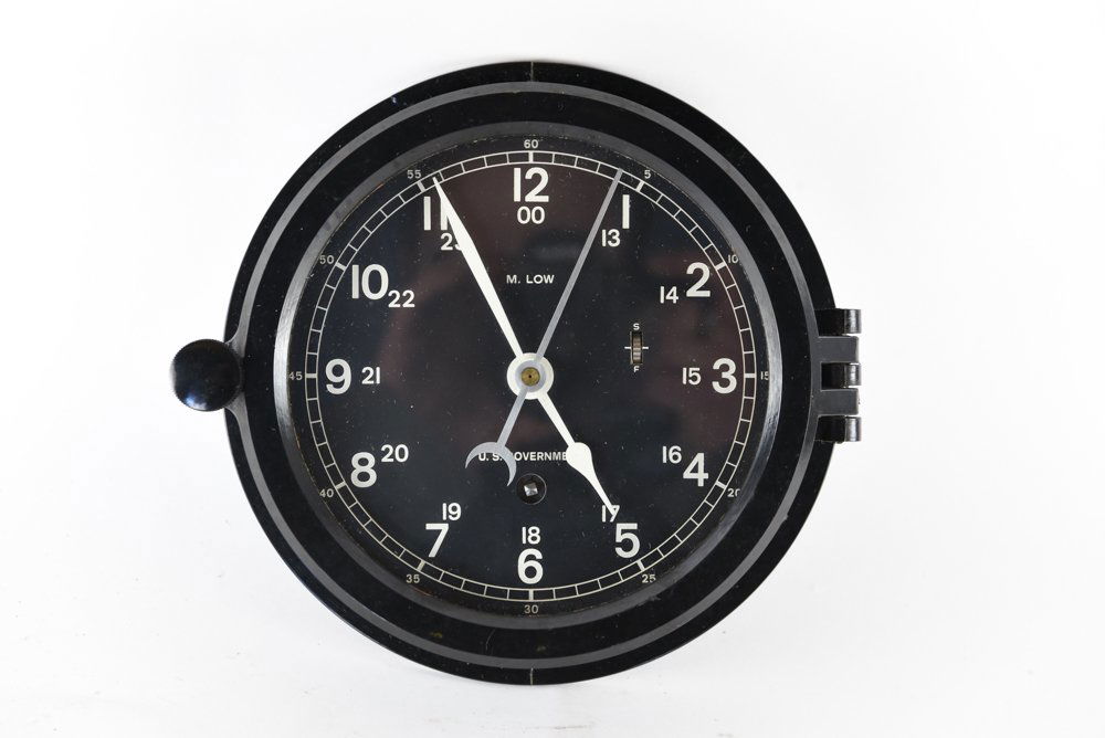 US GOVERNMENT BAKELITE CLOCK (1 of 6)