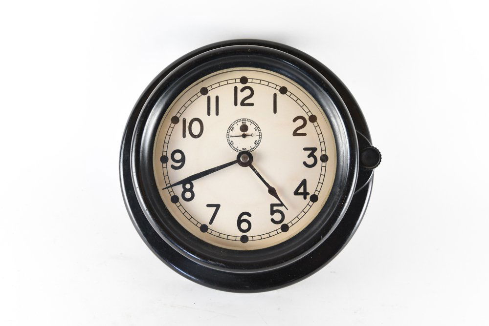 WWII ERA BAKELITE CASE SHIPS DECK CLOCK (1 of 4)