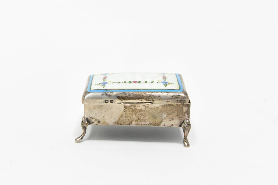 STERLING SILVER AND ENAMEL DRESSER BOX: English, sterling silver and enamel. Dimensions: H 1.5" x W 3.5" x D 2.5" Condition: No issues to note.