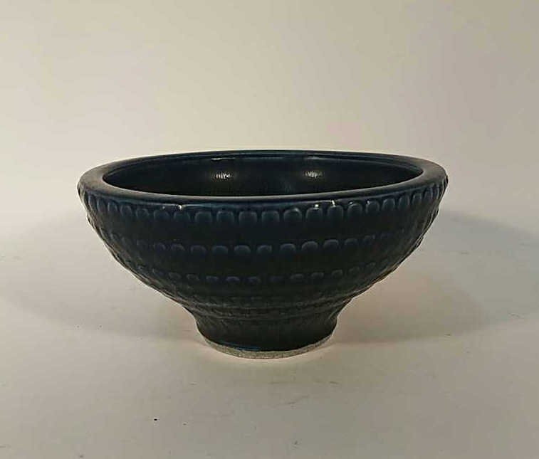 GUSTAVSBERG POTTERY BOWL: Dimensions: H 4.25" x DIA 8.25" Condition: A superficial fracture to lip of base. It does not continue through the body of the bowl.