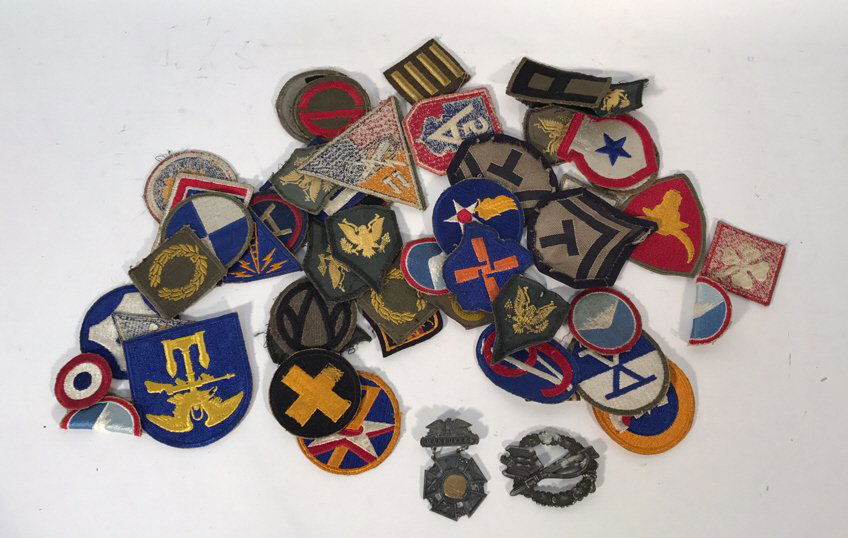GROUPING OF MILITARY INSIGNIA PATCHES ETC. (1 of 4)