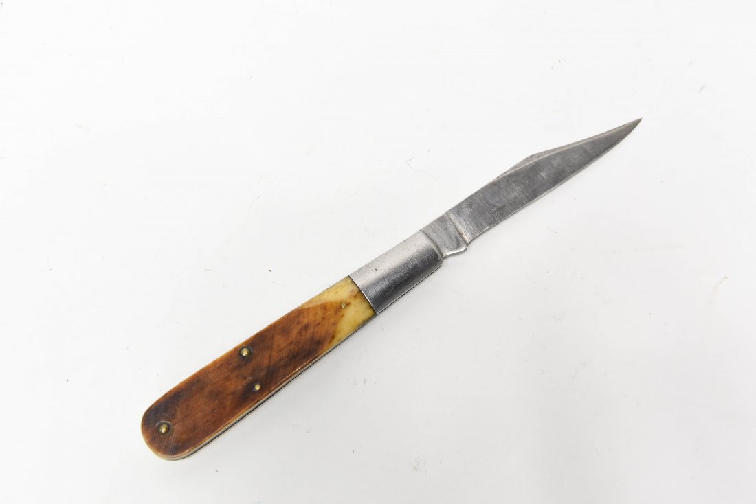 CASE XX POCKET KNIFE: Bone or Horn handle. Dimensions: L 5" Condition: Showing normal signs of age and use.
