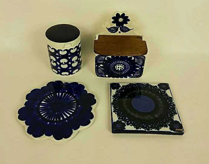 ARABIA INCLUDING TRIVETS/TILES (1 of 4)