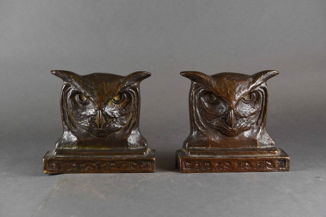 PAIR OF AMERICAN SCHOOL BRONZE OWL BOOKENDS (1 of 5)