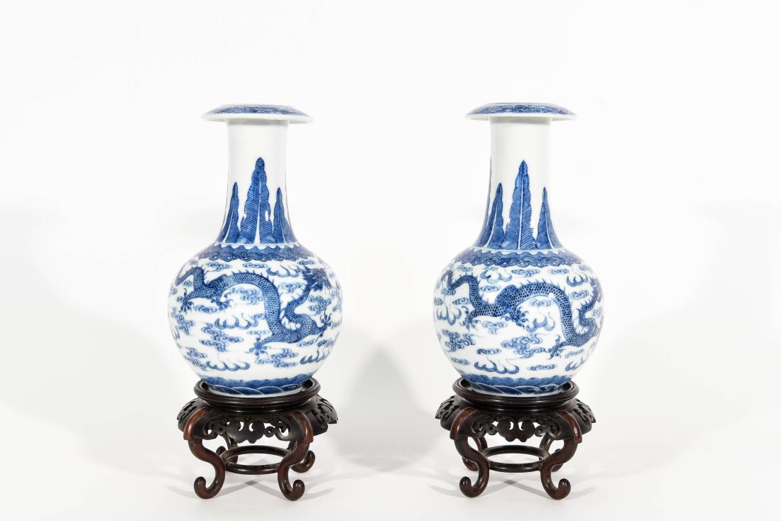 PAIR OF CHINESE VASES WITH BLUE AND WHITE MOTIF (1 of 9)