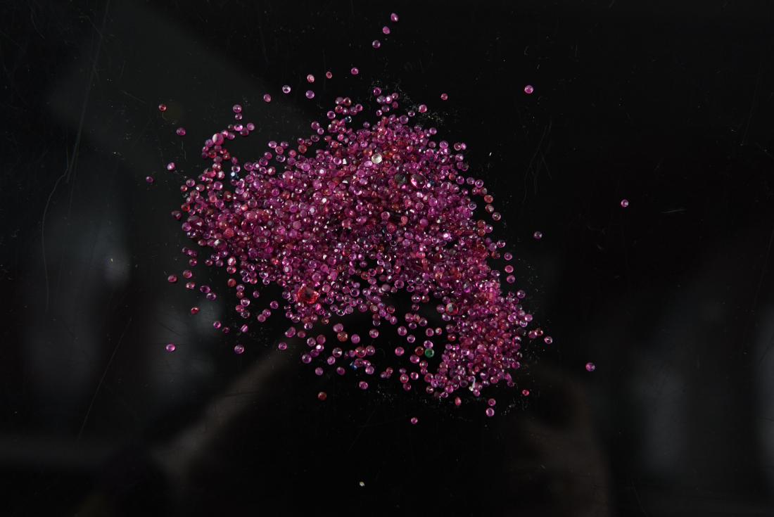 GROUPING OF LOOSE RUBIES (1 of 4)