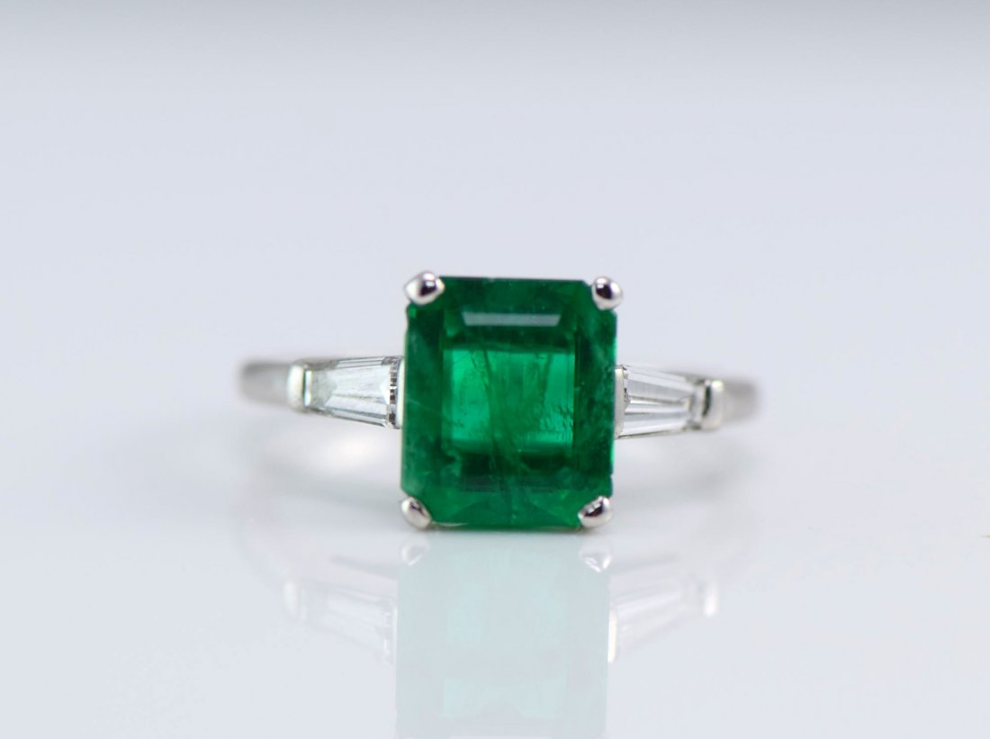 Art Deco Plat. Colombian Emerald and Diamond Ring. (1 of 6)