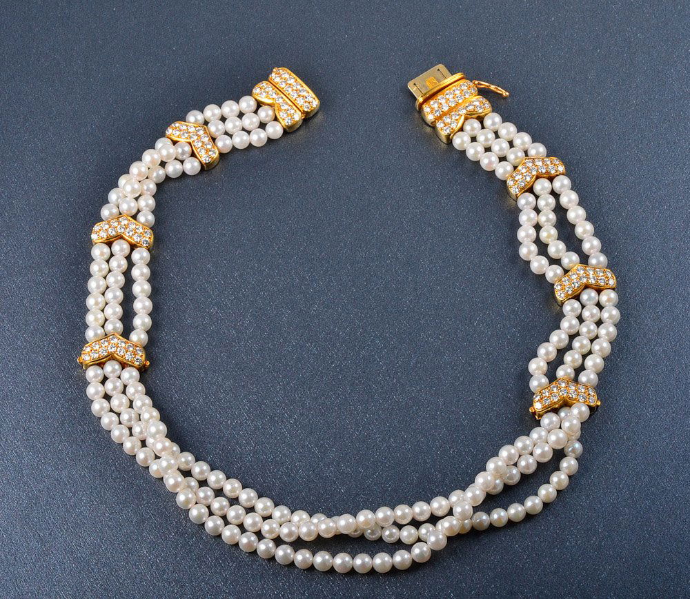 Boucheron diamond and pearl choker: three strands of pearls with diamond spacers Full cut diamonds Signed: Boucheron 750 B1878520 Dimension: 13 1/2" long