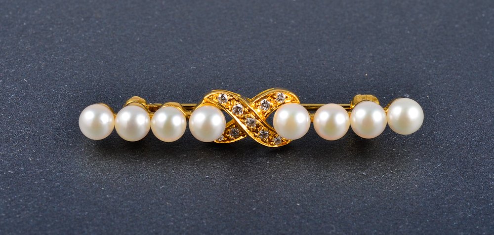Tiffany & Co 18K pearl diamond bar pin: Tiffany & Co 18K pearl diamond bar pin central "x" set with diamonds flanked by 8 pearls Dimensions: 1/4"w x 1 1/2"L Gross weight: 1.9dwt