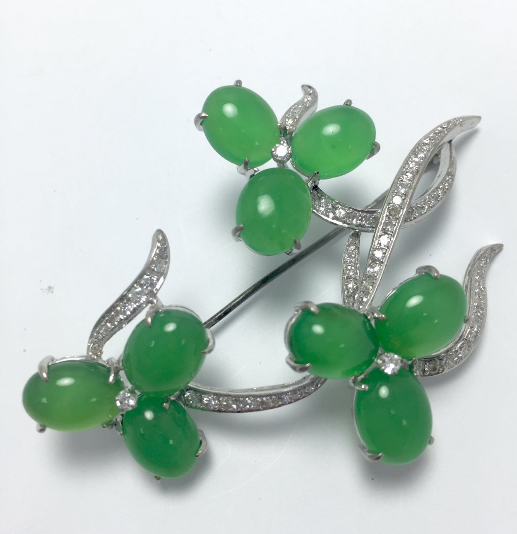 Elegant Brooch with Diamonds and uncertain Jade (1 of 3)