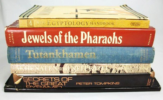 Egyptology Books: Interesting group of books on the captivating subject of ancient Egypt. Titles include Cyril Aldred's Akhenaten and Nefertiti, Tutankhamen, Jewels of the Pharaoh's, and more.