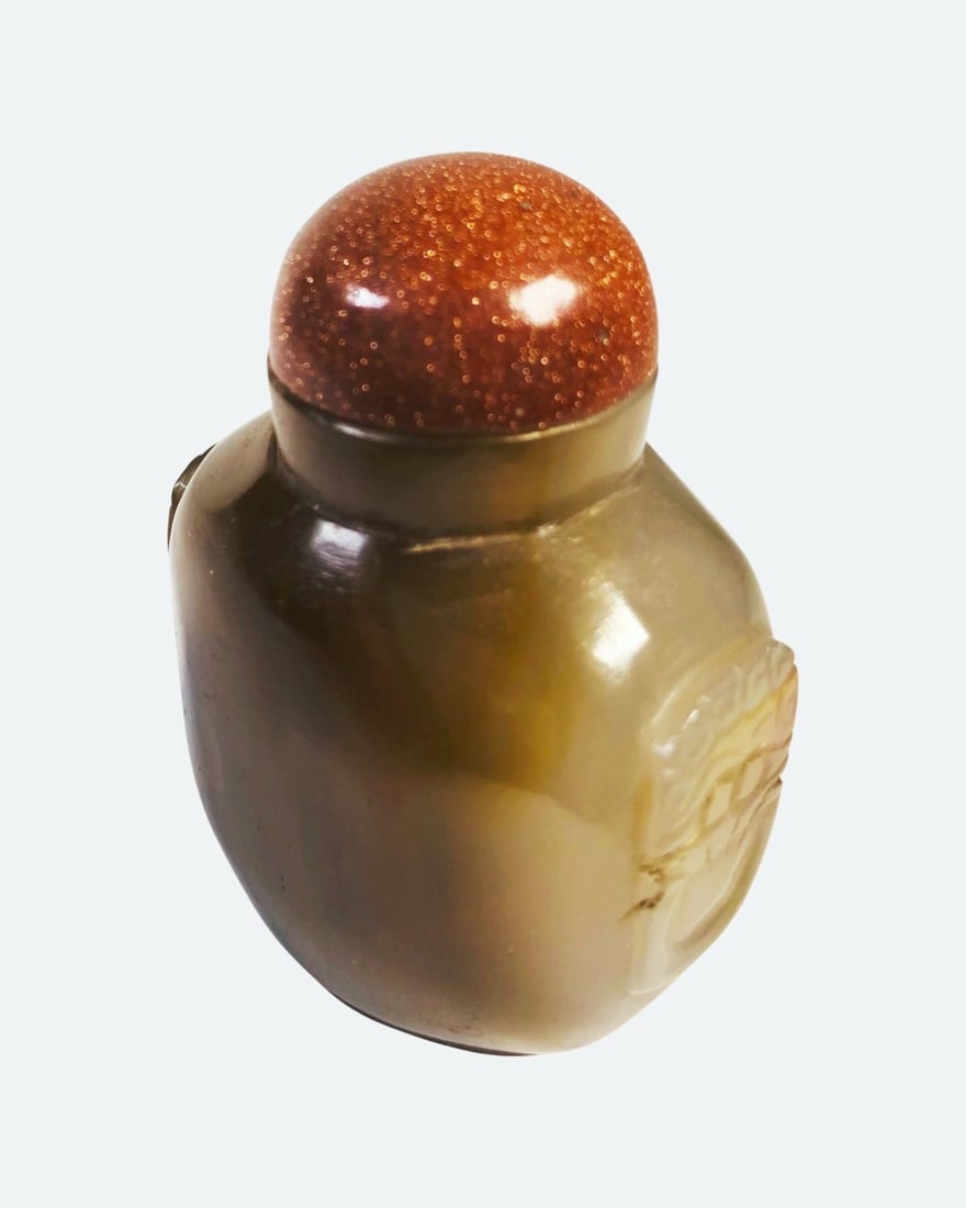 Chinese Carved Agate Snuff Bottle: Chinese carved agate snuff bottle, Republic Period or earlier. H. 2 1/2 inches
