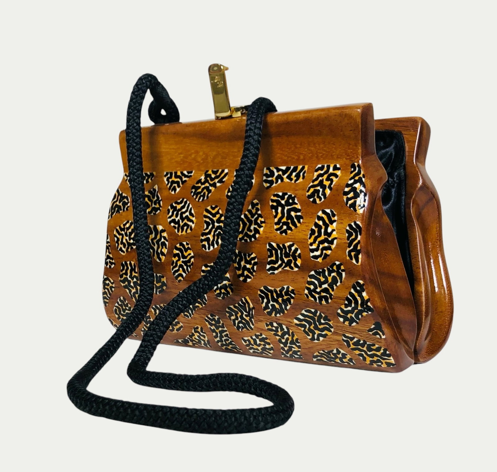 Timmy Woods Beverly Hills Designer Purse: Limited edition purse by Timmy Woods, Beverly Hills. Fashioned from acacia wood. In like new, never used condition. L. 8 1/2 inches H. 5 1/2 inches