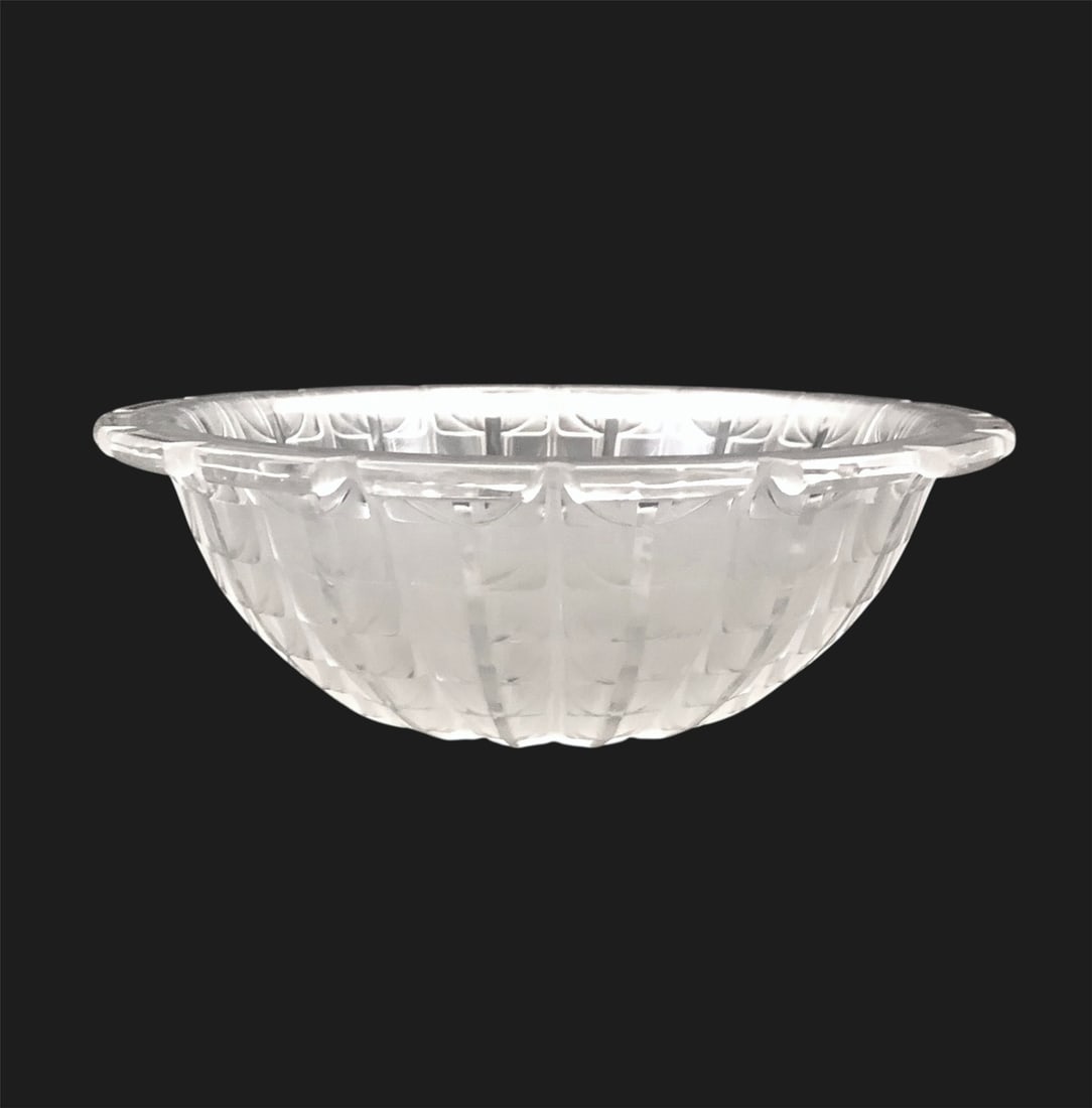 Lalique Acacia Bowl: Vintage Lalique crystal bowl, Acacia pattern, signed, circa mid-20th century. Very good condition. No damage noted.Dimensions: Dia. 7 inches H. 2 1/2 inches