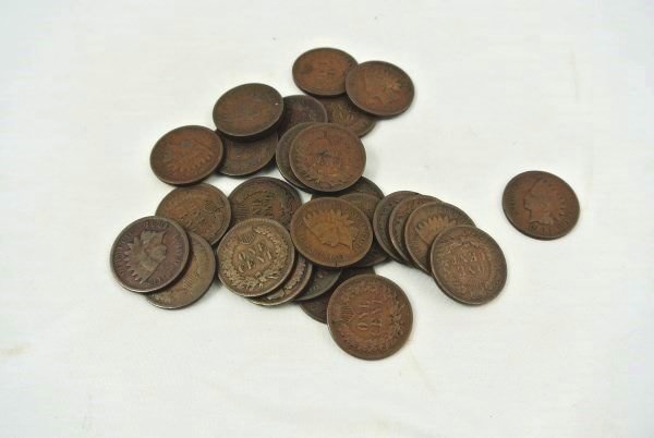 28 U.S. Indian Head Pennies: Group of 28 circulated U.S. Indian Head pennies, various dates and conditions.