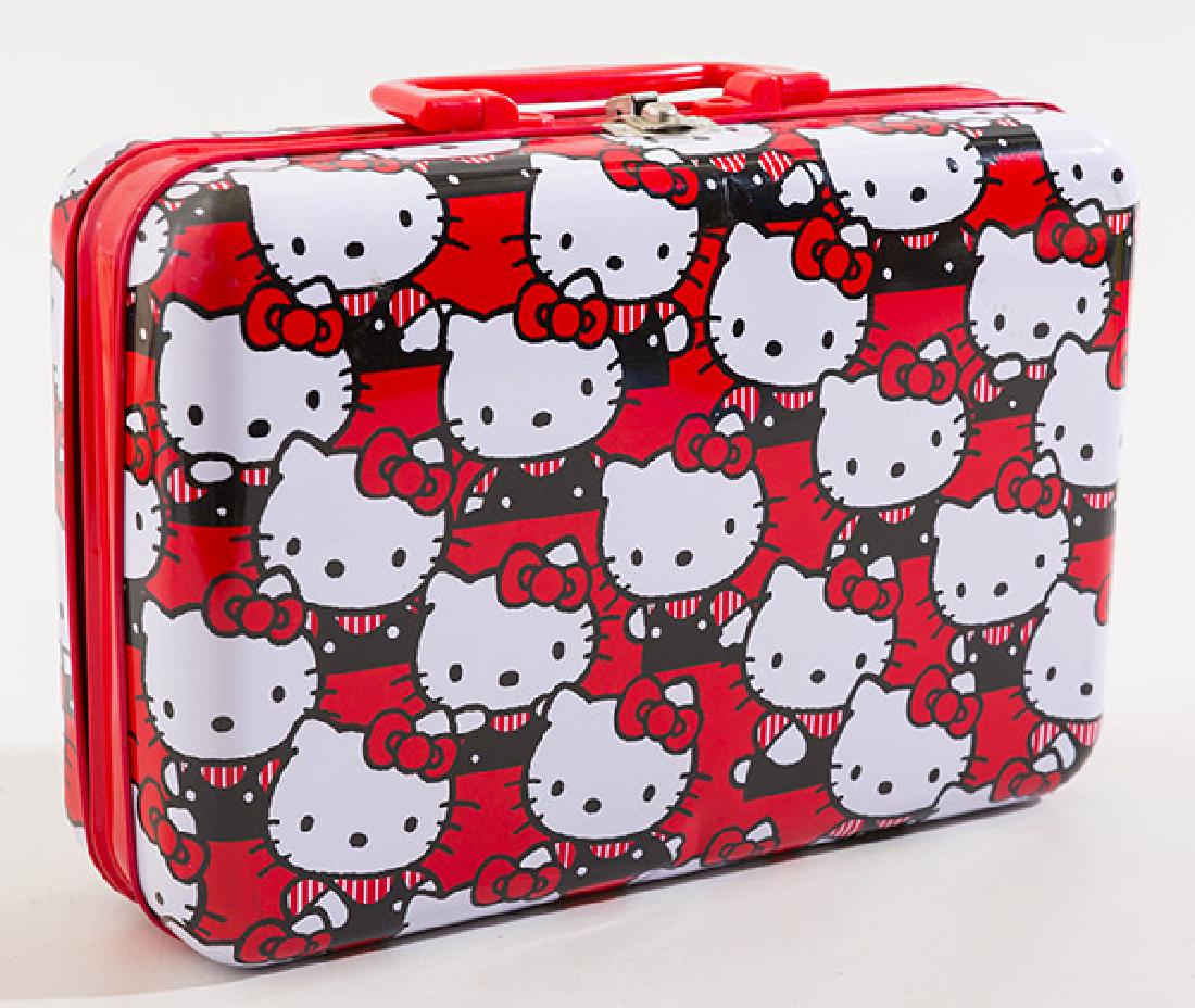 Hello Kitty Vintage Lunchbox: 8w x 4d x 7h
