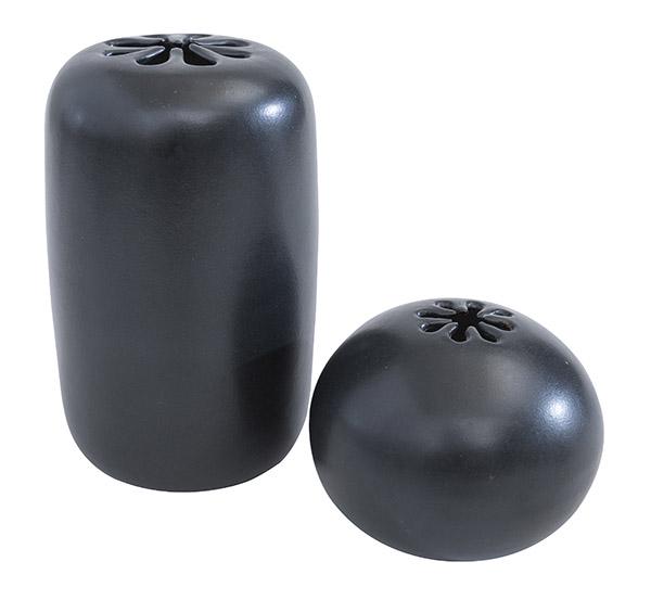 David Gil Bennington Vases: Vases Bennington Pottery. USA, 1960s. Manufactures marks to underside. Glazed ceramic. Tall 4 1/2dia x 7 1/2h