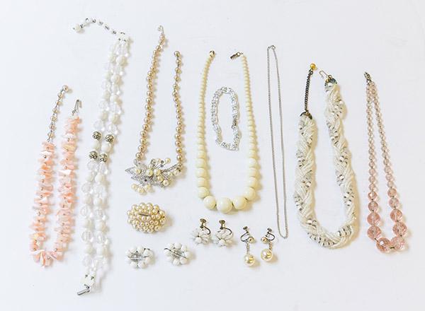 Assembled Vintage Costume Jewelry (1 of 7)