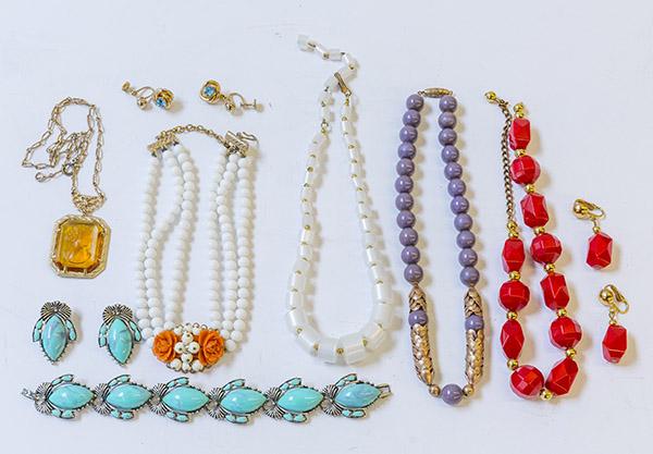 Assembled Vintage Costume Jewelry (1 of 6)