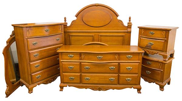 Six Piece Oak Bedroom Set (1 of 8)