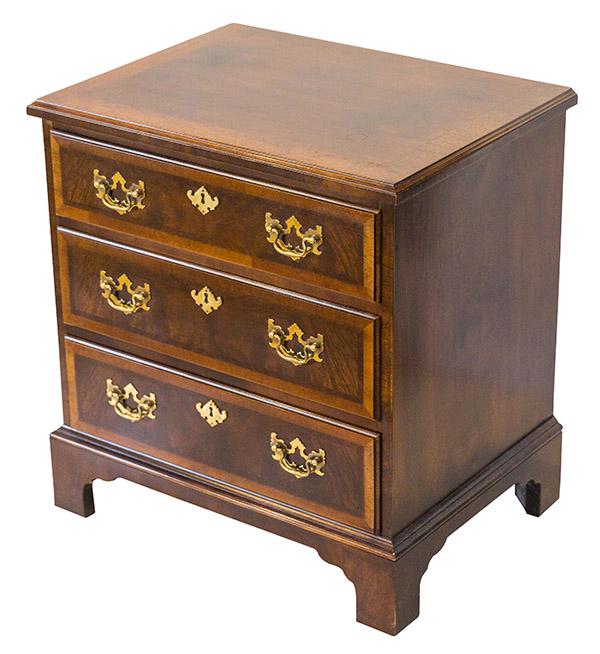 Henredon Ashton Court Collection Nightstand/Chest (1 of 10)
