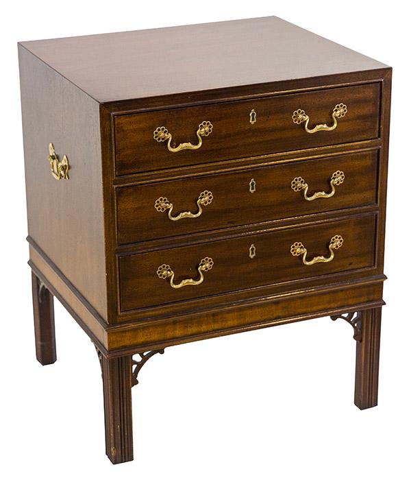 Henredon Ashton Court Collection Nightstand/Small Chest (1 of 8)