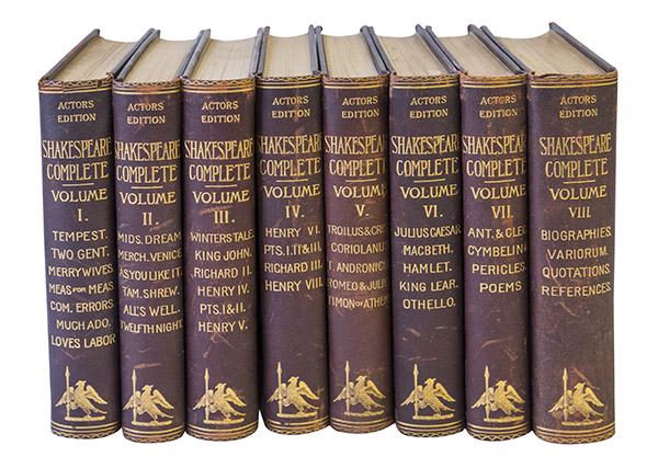 8 Volumes Shakespeare (1 of 11)