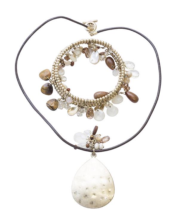 Matching Costume Bracelet & Necklace (1 of 11)