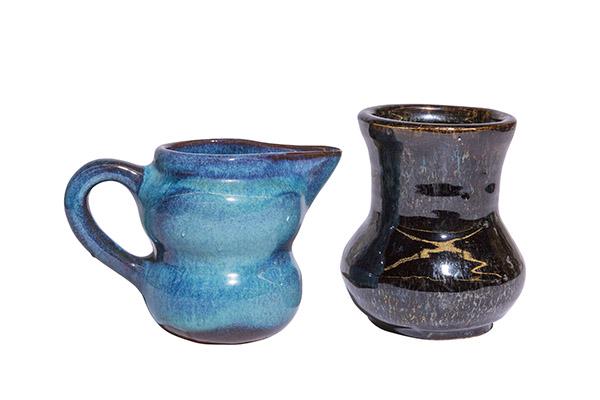 Harding Black Vase & Creamer (1 of 5)