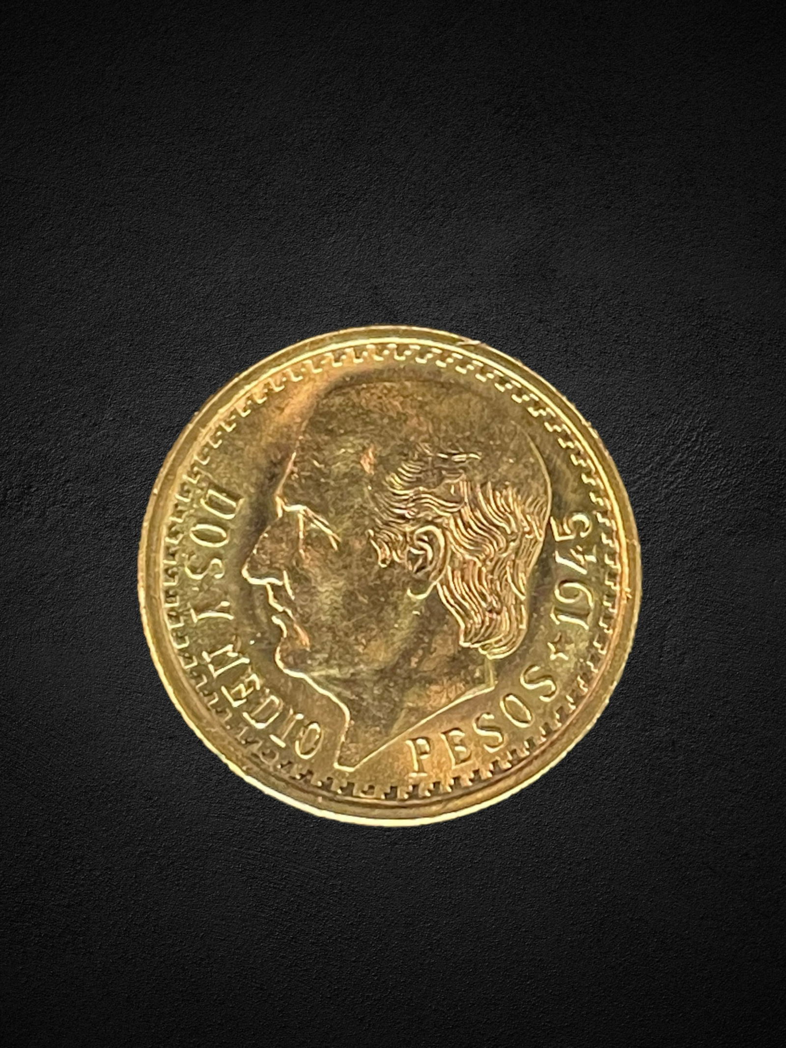 1945 Dos Y Medio Pesos Gold Coin: 1945 Dos Y Medio (2.5) Pesos Gold Coin.
