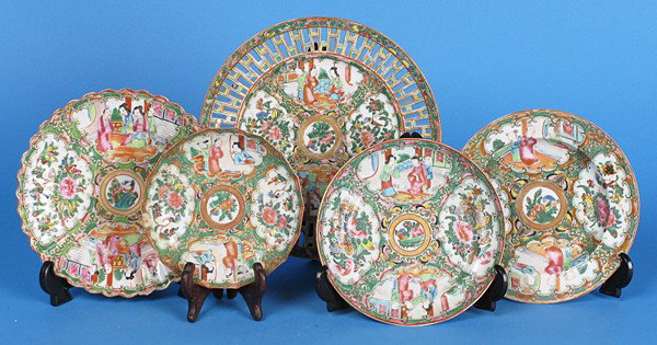 Rose Medallion Dinnerware: Assembled lot of approx. over sixty five pieces, various sizes