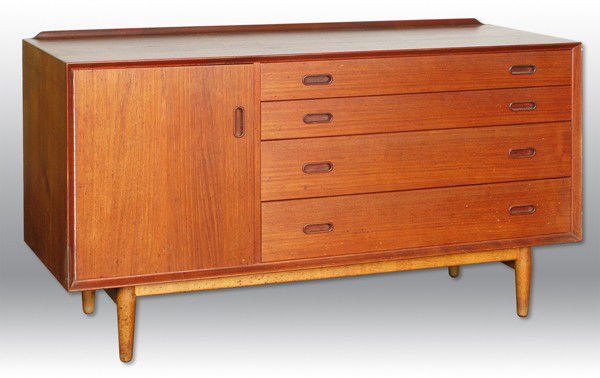 Arne Vodder Sibast Credenza: Danish teak, tapered back splash, one door, four drawers, ample storage, tapered legs, cut out pulls, manufactured by George Tanier Selection, branded mark Size: 30.75H x 54W x 19.5D