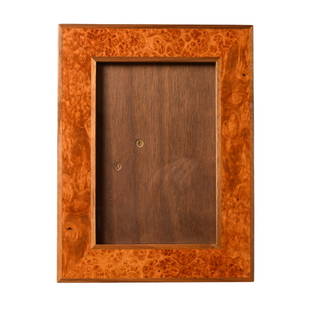 David Linley Burl Maple and Walnut Picture Frame: David Linley Burl Maple and Walnut Picture Frame. Burled maple surrounded by an interior and exterior of walnut edging. Manufacture's mark to verso. Sight - 5x 3. Frame - 8 x 6.