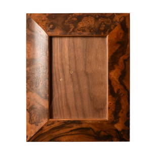 David Linley Burl Walnut Picture Frame: David Linley Burl Walnut Picture Frame. Coved and mitered frame. Manufacture's mark to verso. Sight - 7x5. Frame - 10 1/2x 8 1/2.