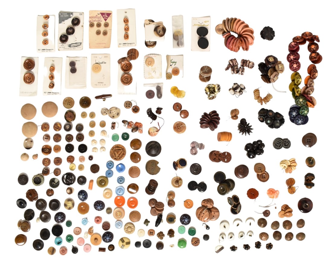 Assembled Vintage & Antique Buttons (1 of 20)