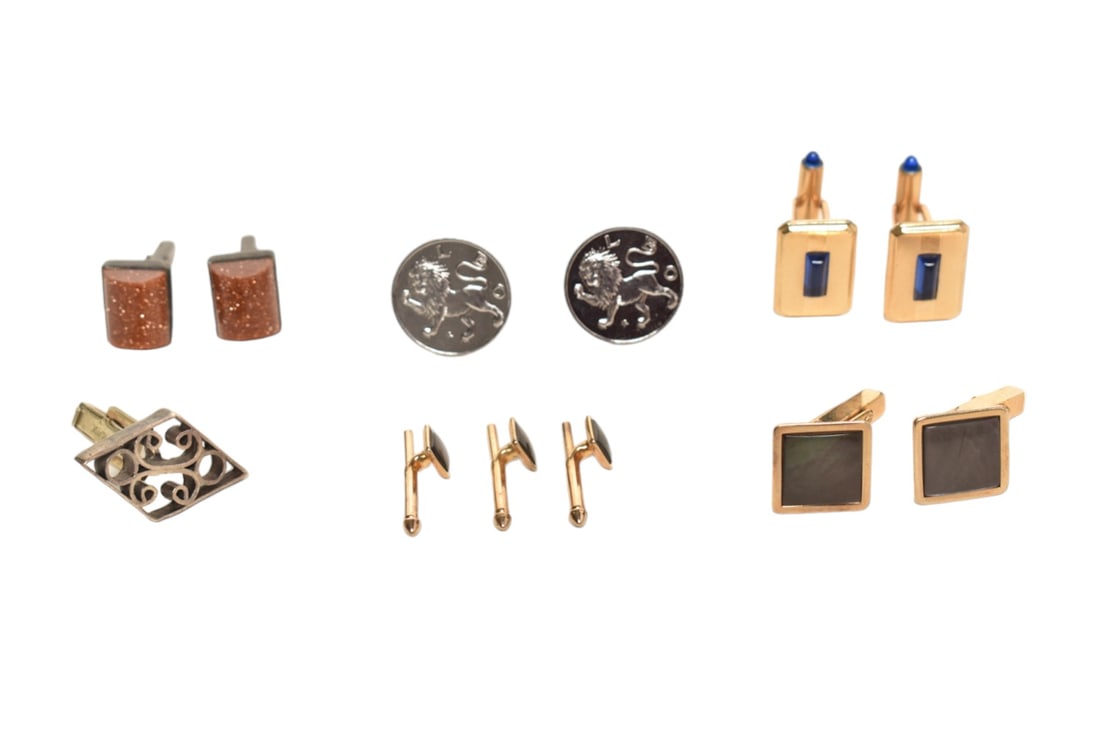 Assembled Men's Cufflinks: Five pieces; Swank gold plated cufflinks, coin cufflinks, Taxco sterling and Amber cufflinks and one odd cuff links.