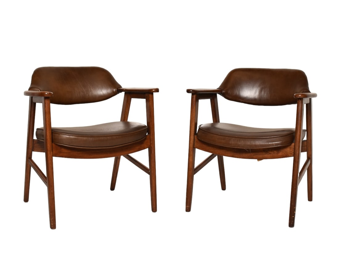 Lawrence Peabody Lounge Chairs: Lawrence Peabody Lounge Chairs. Pair. Paoli Furniture Co. USA. 1960. Walnut and Vinyl. 25 1/4w x 21 1/2d x 29 1/2h, SH-17.