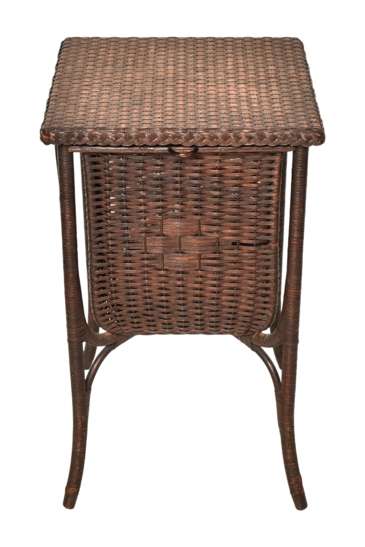 Heywood Wakefield Arts & Crafts Wicker Stand (1 of 7)