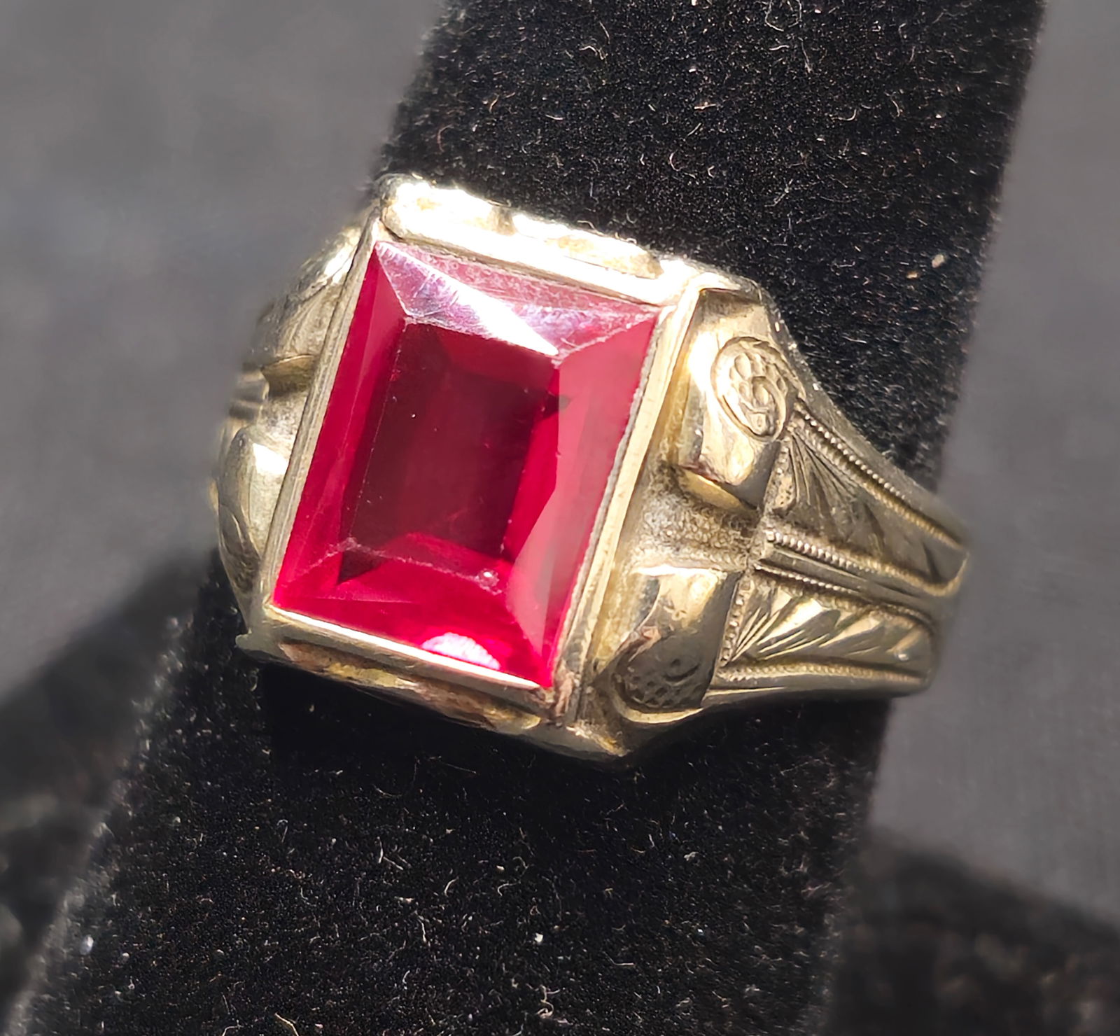 Vintage Art Deco 10k Garnett Ring (1 of 4)