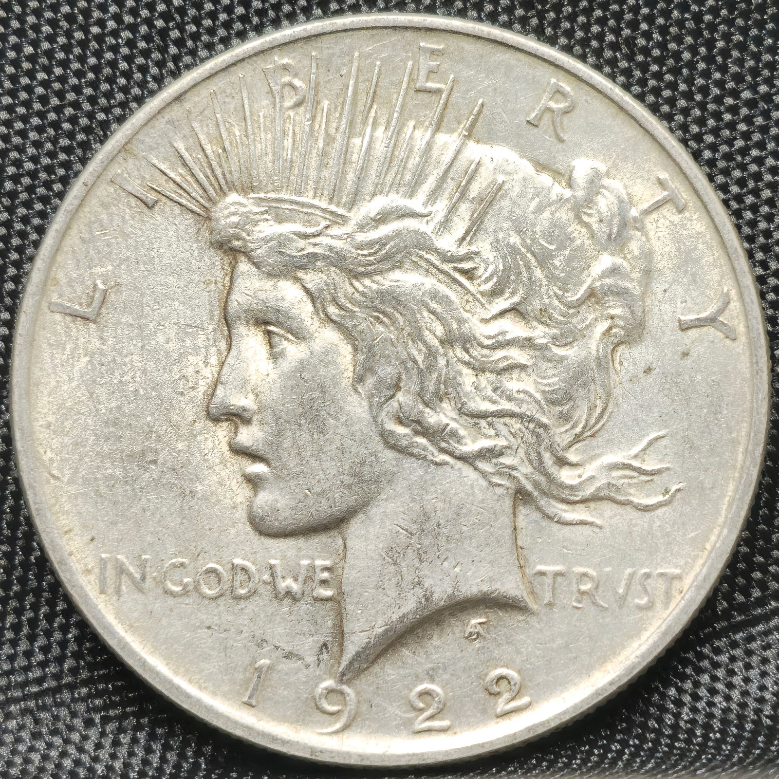1922 Peace Silver Dollar Coin (1 of 2)
