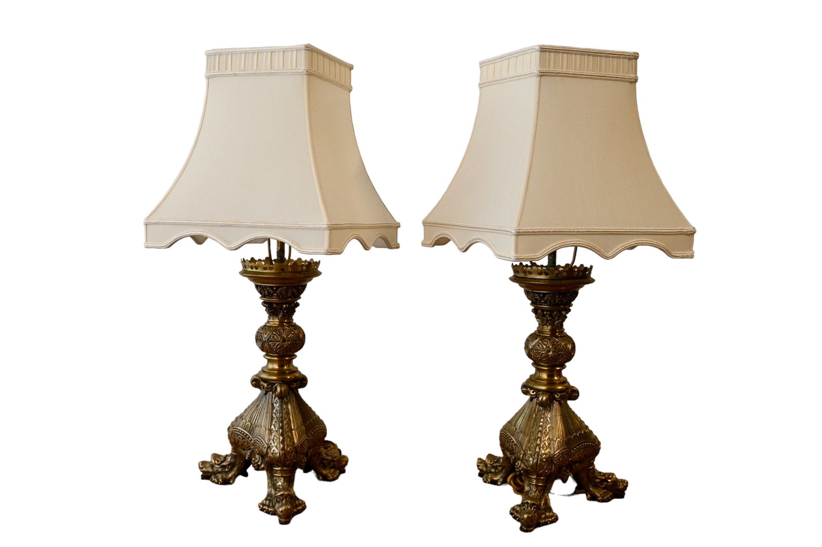 Unusual Dragon Table Lamps (1 of 10)