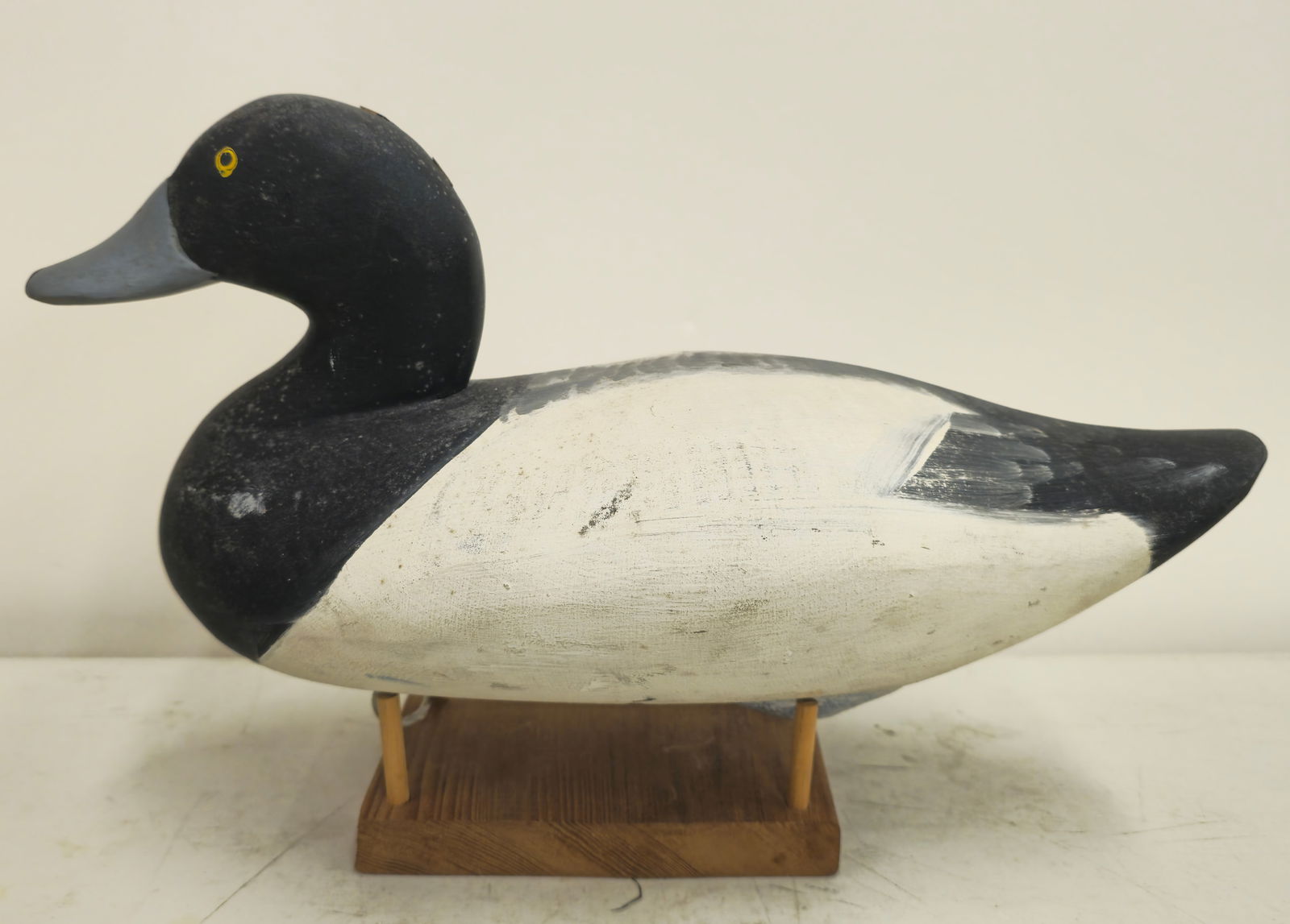 J. Evans McKinney Decoy (Elkton, Maryland): Decoy by J. Evans McKinney, Elkton, Maryland. Signed to bottom with artist signature and dated 1977. 14" Long