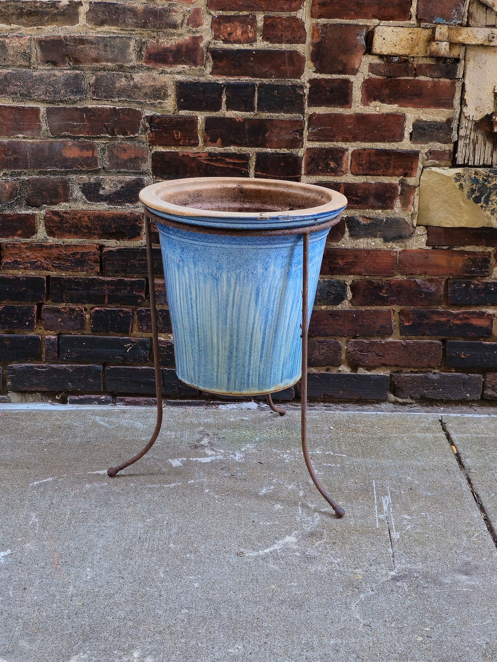 Mid Century Modern Planter (1 of 6)