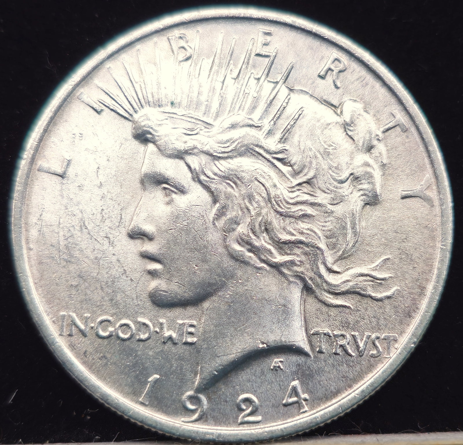 1925 Peace Silver Dollar Coin Uncirculated (1 of 2)